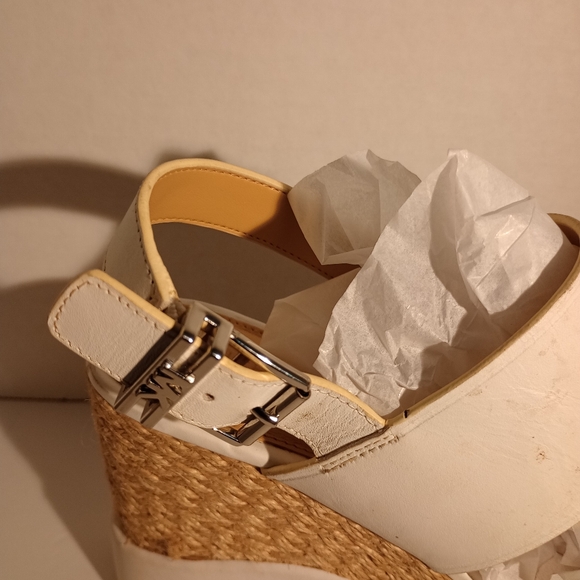 Michael Kors Sandal's - Picture 3 of 10